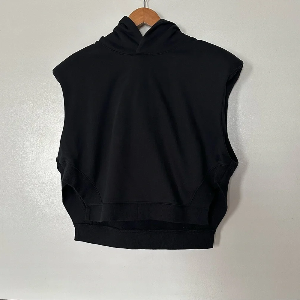 Alo Cropped Headliner Shoulder Pad Sleeveless Hoodie Sweatshirt Vest Size Medium - Picture 6 of 13